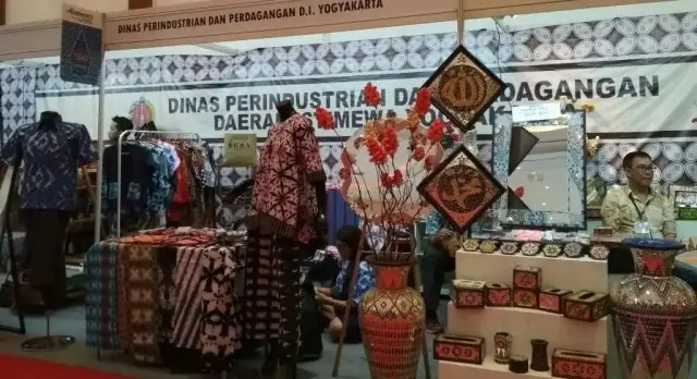 Produk Industri Kreatif Anak Negeri Ramaikan 'Crafina 2017' Produk Industri Kreatif Anak Negeri Ramaikan 'Crafina 2017'