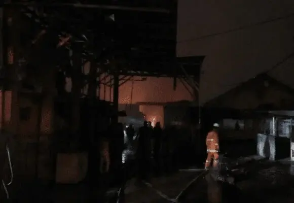 Kebakaran Melanda Pemukiman Padat Penduduk di Cempaka Putih, Jakarta Pusat Kebakaran Melanda Pemukiman Padat Penduduk di Cempaka Putih, Jakarta Pusat