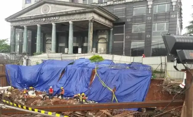Longsor Tidak Berdampak Terhadap Gedung Menara Saidah Longsor Tidak Berdampak Terhadap Gedung Menara Saidah