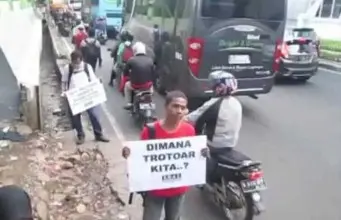 Pemprov DKI Jakarta Mencanangkan Program Trotoar Kita Pemprov DKI Jakarta Mencanangkan Program Trotoar Kita
