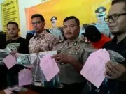 4 Pelaku Komplotan Pengganjal ATM Ditangkap 4 Pelaku Komplotan Pengganjal ATM Ditangkap
