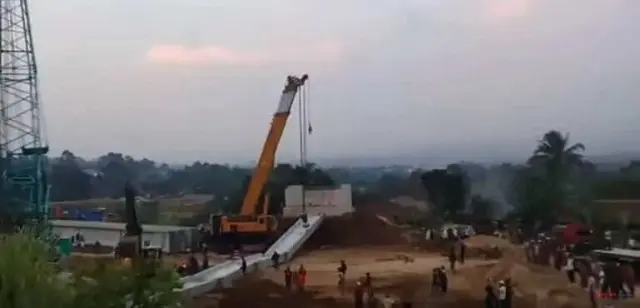 Seorang Pekerja Dalam Proyek Tol Pasuruan-Probolinggo Tewas Akibat Girder Ambuk Seorang Pekerja Dalam Proyek Tol Pasuruan-Probolinggo Tewas Akibat Girder Ambuk