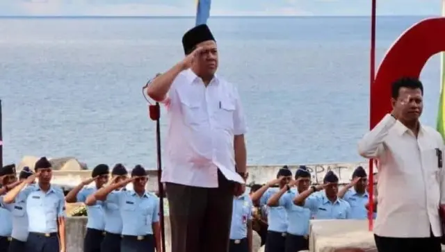 Fahri Hamzah Mengkritik Jumlah Tamu Pernikahan Anak Presiden Joko Widodo Fahri Hamzah Mengkritik Jumlah Tamu Pernikahan Anak Presiden Joko Widodo