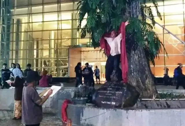 Pentas Monolog Achmad Zein di Pelataran Taman Ismail Marzuki Pentas Monolog Achmad Zein di Pelataran Taman Ismail Marzuki