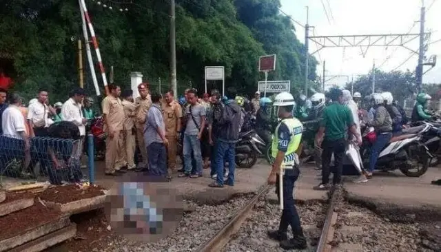 Pengendara Motor Keseret Kereta Rel Listrik Pengendara Motor Keseret Kereta Rel Listrik