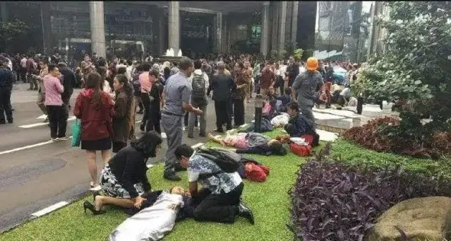 Selasar Lantai Satu Gedung BEI Ambruk Selasar Lantai Satu Gedung BEI Ambruk