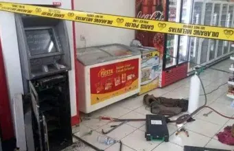 Mesin ATM di Mini Market Srengseng Digondol Maling Mesin ATM di Mini Market Srengseng Digondol Maling