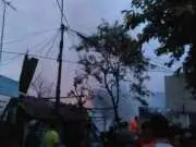 Si Jago Merah Lalap Pemukiman Penduduk di Krukut Jakbar Si Jago Merah Lalap Pemukiman Penduduk di Krukut Jakbar