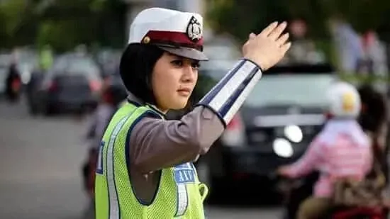Dirlantas Polda Metro Jaya Menerapkan Jalur Sepeda Motor Di Jalan MH Thamrin
