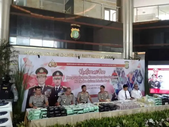 Kapolri Ungkap Kasus Penyelundupan Narkotika Dalam Mesin Cuci Kapolri Ungkap Kasus Penyelundupan Narkotika Dalam Mesin Cuci