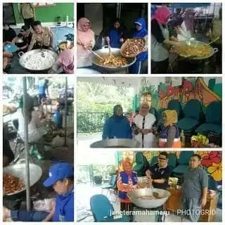 KSB Pengadegan Bagikan Nasi Bungkus Kepada Warga Kebanjiran KSB Pengadegan Bagikan Nasi Bungkus Kepada Warga Kebanjiran