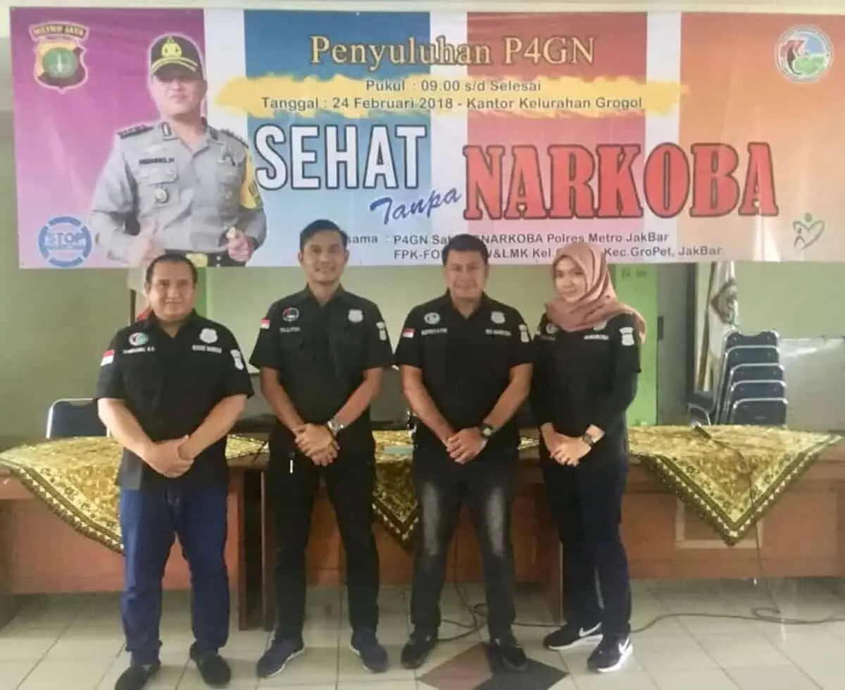 Polres Jakbar Berikan Penyuluhan Bahaya Narkoba Kepada Warga Grogol Polres Jakbar Berikan Penyuluhan Bahaya Narkoba Kepada Warga Grogol