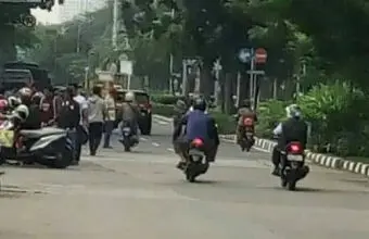 Parkir Liar Terlihat Semrawut di Depan Kejaksaan Negeri Jakarta Barat Parkir Liar Terlihat Semrawut di Depan Kejaksaan Negeri Jakarta Barat
