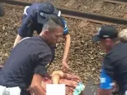 Pria Paruh Baya Nekat Menabrakan Diri di Stasiun Cikini Jakpus Pria Paruh Baya Nekat Menabrakan Diri di Stasiun Cikini Jakpus