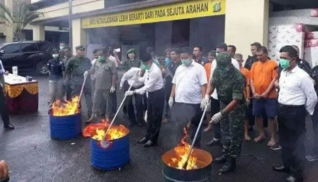 Polres Metro Jakarta Utara Musnahkan 42 Kg Ganja dan 223,4 gram Sabu Polres Metro Jakarta Utara Musnahkan 42 Kg Ganja dan 223,4 gram Sabu