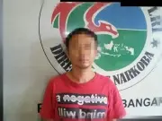Rumah Kontrakan Pengedar Sabu Digerebek Unit Narkoba Polsek Kembangan Rumah Kontrakan Pengedar Sabu Digerebek Unit Narkoba Polsek Kembangan