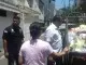 Warga Menemukan Bayi Dibuang di Gerobak Sampah Warga Menemukan Bayi Dibuang di Gerobak Sampah