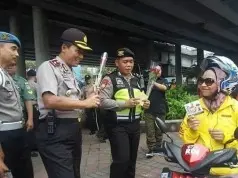 Polsek Tambora Menggelar Deklarasi Anti Hoax dan Hate Speech Polsek Tambora Menggelar Deklarasi Anti Hoax dan Hate Speech