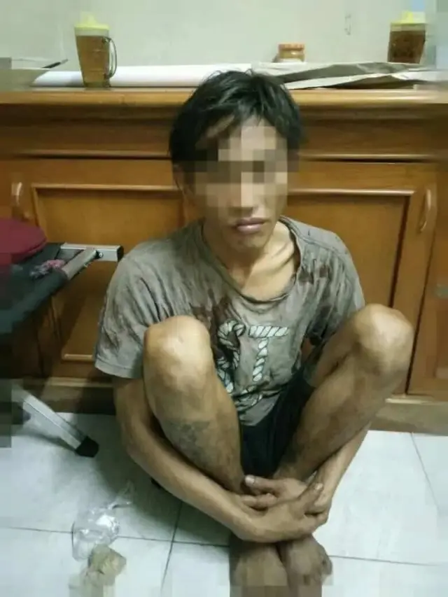 Kepergok Nyolong Kabel, Pelaku Digelandang Polisi Kepergok Nyolong Kabel, Pelaku Digelandang Polisi