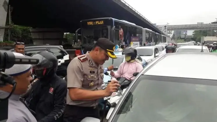 Polres Jakbar Beserta Jajaran Gelar Gerakan Kampanye Anti Hoax
