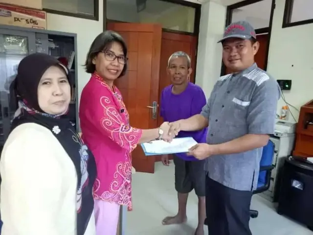 Lansia Ini Dipertemukan Dengan Keluarga Setelah 20 Tahun Berpisah Lansia Ini Dipertemukan Dengan Keluarga Setelah 20 Tahun Berpisah
