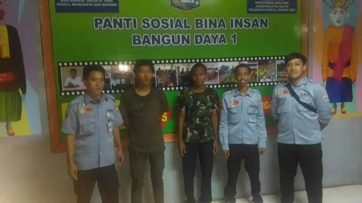Pengemis Modus "Tangan Buntung" Diamankan P3S Jakarta Barat Pengemis Modus "Tangan Buntung" Diamankan P3S Jakarta Barat