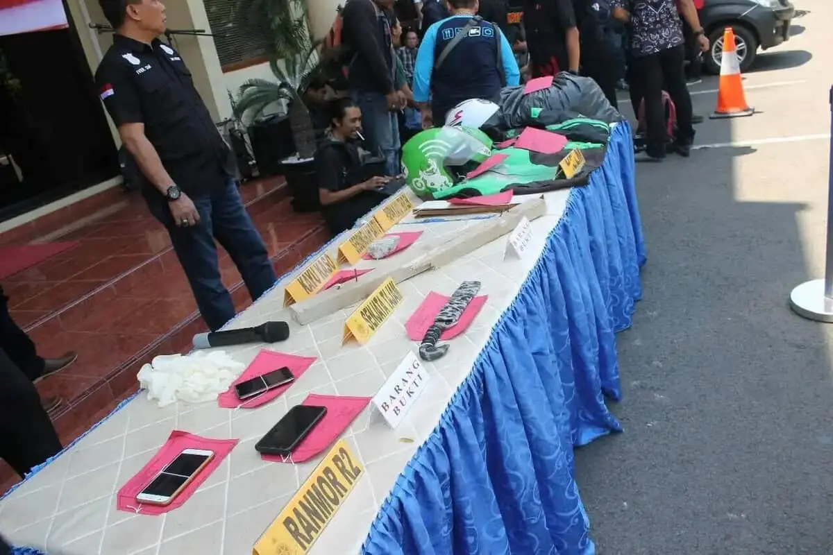 Pukuli Korban Hingga Tewas, Enam Pengemudi Ojek Online Dibekuk Team Pemburu Preman Pukuli Korban Hingga Tewas, Enam Pengemudi Ojek Online Dibekuk Team Pemburu Preman