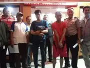 Pasangan LGBT Digerebek Warga Pasangan LGBT Digerebek Warga