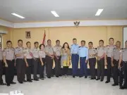 Berikan Pelayanan Terbaik, Bhabinkamtibmas Jajaran Polres Metro Jakarta Barat Mendapatkan Piagam Penghargaan Berikan Pelayanan Terbaik, Bhabinkamtibmas Jajaran Polres Metro Jakarta Barat Mendapatkan Piagam Penghargaan