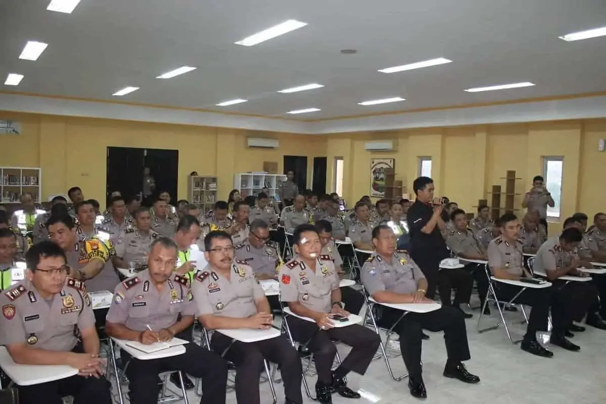 Berikan Pelayanan Terbaik, Bhabinkamtibmas Jajaran Polres Metro Jakarta Barat Mendapatkan Piagam Penghargaan