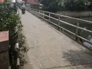 Warga Kampung Asem Semanan Minta Jalan Jembatan Warung Pojok Dilebarkan