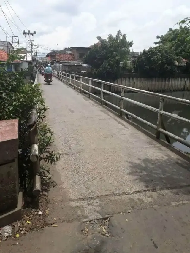 Warga Kampung Asem Semanan Minta Jalan Jembatan Warung Pojok Dilebarkan Warga Kampung Asem Semanan Minta Jalan Jembatan Warung Pojok Dilebarkan