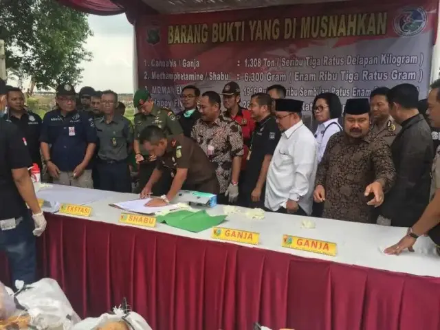 Pemusnahan Barang Bukti Narkotika Hasil Pengungkapan Polres Metro Jakarta Barat Pemusnahan Barang Bukti Narkotika Hasil Pengungkapan Polres Metro Jakarta Barat