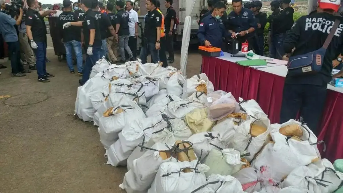 Pemusnahan Barang Bukti Narkotika Hasil Pengungkapan Polres Metro Jakarta Barat Pemusnahan Barang Bukti Narkotika Hasil Pengungkapan Polres Metro Jakarta Barat