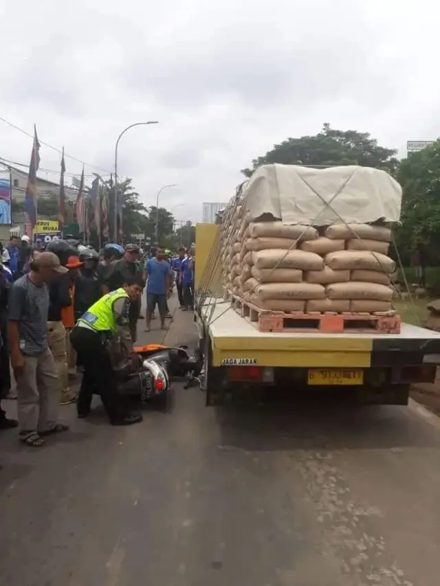 Pengendara Motor Tewas Terlindas Truk di Jalan Ring Road Cengkareng