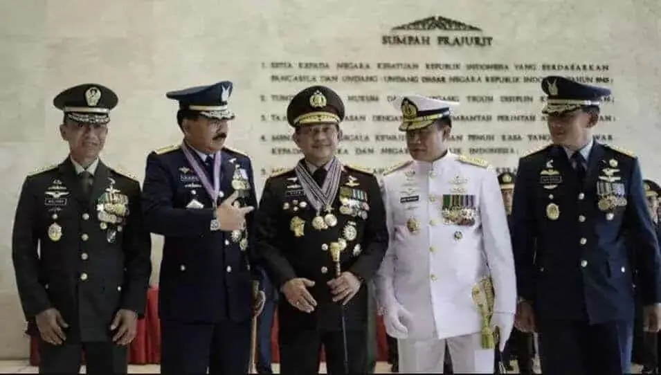 Kapolri dan Panglima TNI Dianugerahi Kartika Eka Paksi Utama