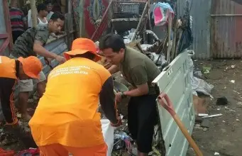Lurah Kedoya Selatan Ajak Warga Kerja Bakti Massal Lurah Kedoya Selatan Ajak Warga Kerja Bakti Massal