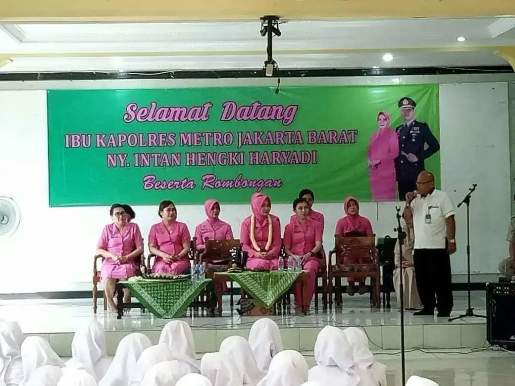 Polwan Peduli Remaja, Polisi Ajak Pelajar Lawan Hoax Polwan Peduli Remaja, Polisi Ajak Pelajar Lawan Hoax