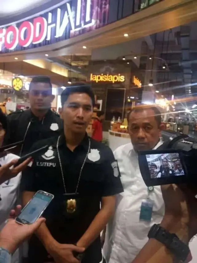 Polres Jakbar Beserta BPOM Sidak Food Hall Mall Lipo Kembangan Polres Jakbar Beserta BPOM Sidak Food Hall Mall Lipo Kembangan