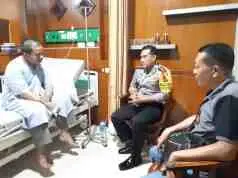 Wakapolresta Pekanbaru Mengunjungi Ustadz Dasman Yahya di Rumah Sakit Wakapolresta Pekanbaru Mengunjungi Ustadz Dasman Yahya di Rumah Sakit