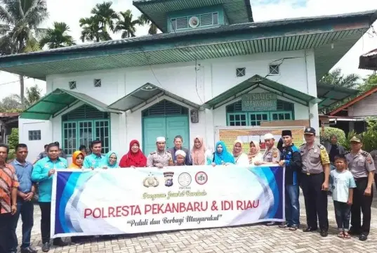 Jumat Barokah Polresta Pekanbaru Sambangi Warga Kurang Mampu daerah Rumbai Pesisir Jumat Barokah Polresta Pekanbaru Sambangi Warga Kurang Mampu daerah Rumbai Pesisir