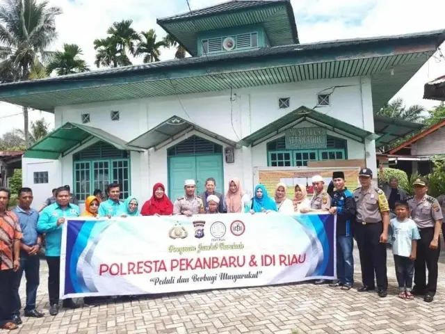 Jumat Barokah Polresta Pekanbaru Sambangi Warga Kurang Mampu daerah Rumbai Pesisir Jumat Barokah Polresta Pekanbaru Sambangi Warga Kurang Mampu daerah Rumbai Pesisir