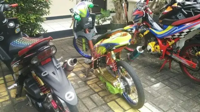 Polsek Kembangan Ungkap Pelaku Jual Beli Motor Bodong Dengan Modus COD Polsek Kembangan Ungkap Pelaku Jual Beli Motor Bodong Dengan Modus COD