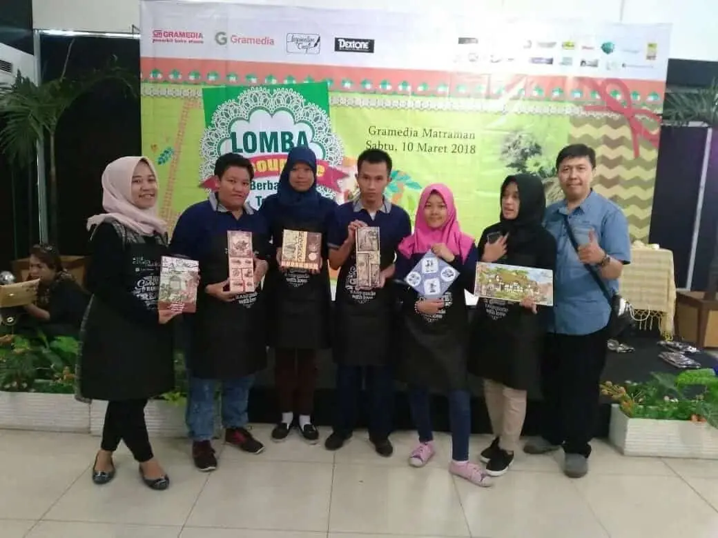 Disabilitas Binaan Panti Dinsos DKI Menangkan Lomba Kerajinan Decoupage Disabilitas Binaan Panti Dinsos DKI Menangkan Lomba Kerajinan Decoupage