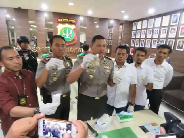 Polres Metro Jakarta Barat Ungkap Narkotika Jenis Baru Polres Metro Jakarta Barat Ungkap Narkotika Jenis Baru