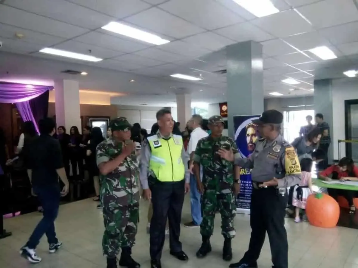 Koramil dan Polsek Kembangan Gelar Pengamanan Perayaan Paskah di GBI HOB Puri Indah Koramil dan Polsek Kembangan Gelar Pengamanan Perayaan Paskah di GBI HOB Puri Indah