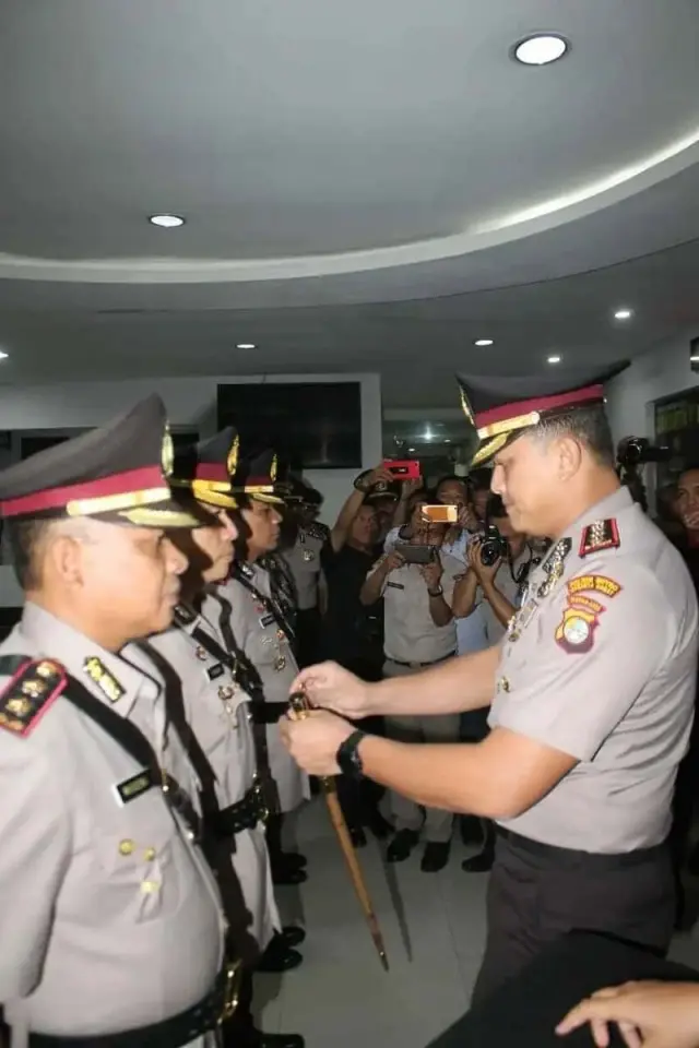 Kapolres Metro Jakarta Barat Pimpin Serah Terima Jabatan Pejabat Utama Polres Jakbar Kapolres Metro Jakarta Barat Pimpin Serah Terima Jabatan Pejabat Utama Polres Jakbar