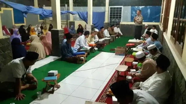 Jajaran Polres Jakbar Hadiri Pengajian Majelis Taklim Jajaran Polres Jakbar Hadiri Pengajian Majelis Taklim