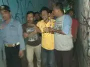 Diduga Stres, Seorang Pria Mencekik Anak Kecil Diamankan Petugas Diduga Stres, Seorang Pria Mencekik Anak Kecil Diamankan Petugas