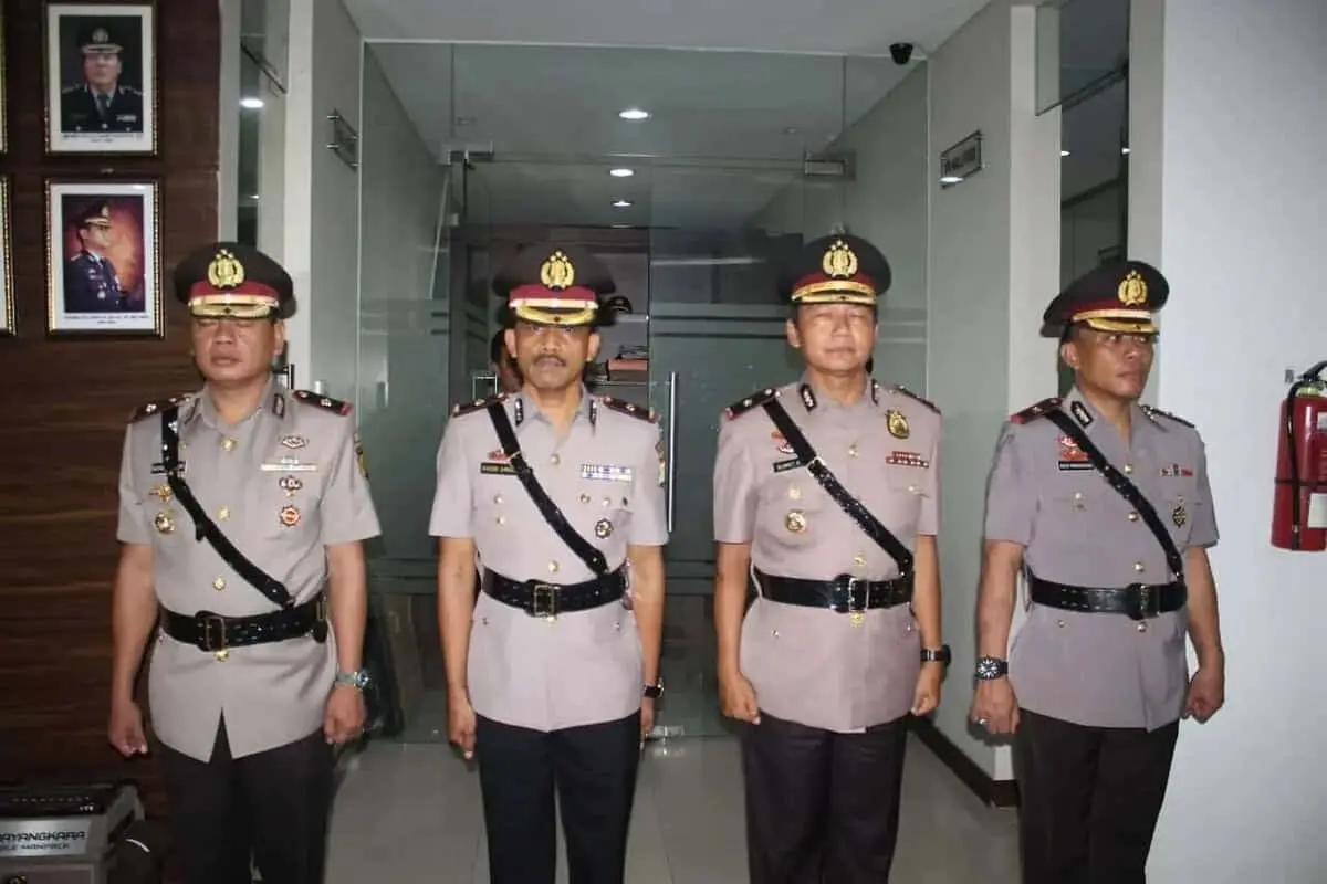 Kapolres Jakbar Pimpin Sertijab Kapolsek Cengkareng dan Kapolsek Tambora Kapolres Jakbar Pimpin Sertijab Kapolsek Cengkareng dan Kapolsek Tambora